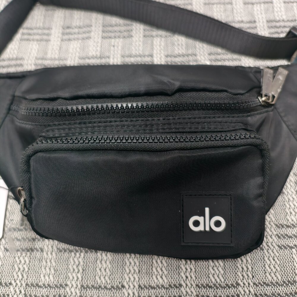 NWT ALO Yoga Explorer Adjustable Waist Pack - Nylon Design - Picture 3 of 5